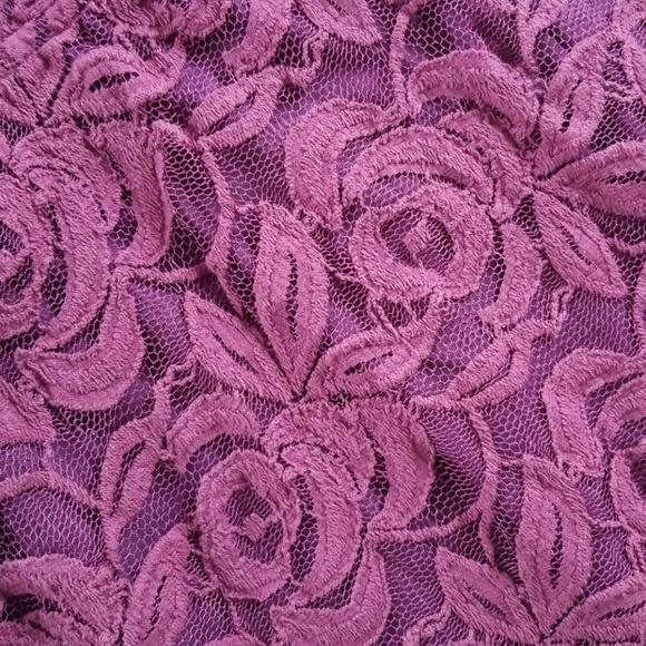🌟HP🌟Burgundy Lace Dress with Open Top Back - Picture 4 of 8
